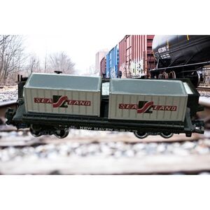 NSCALE NEW HAVEN FLAT CAR W/SEA LAND INERMODEL FREIGHT CONTAINERS.